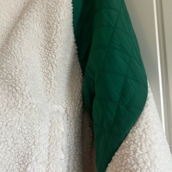 aerie Cream Sherpa Jacket with Green Quilted Shoulders - Picture 12 of 14